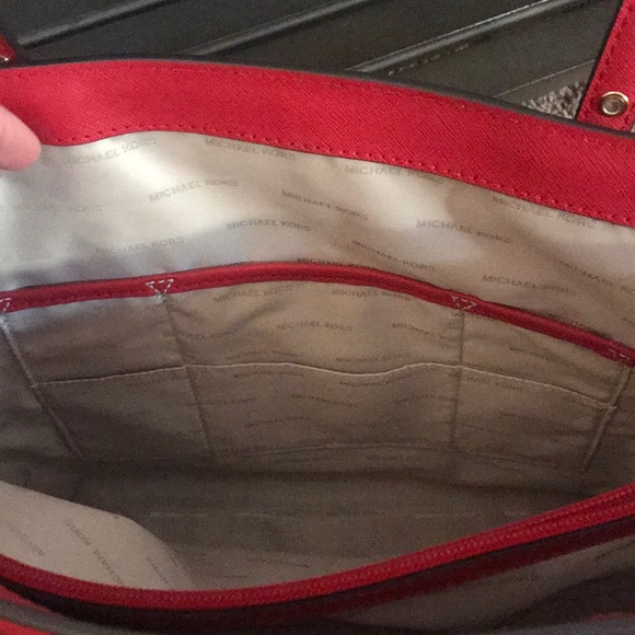 Red❤️ Michael Kors voyager bag - Picture 6 of 6